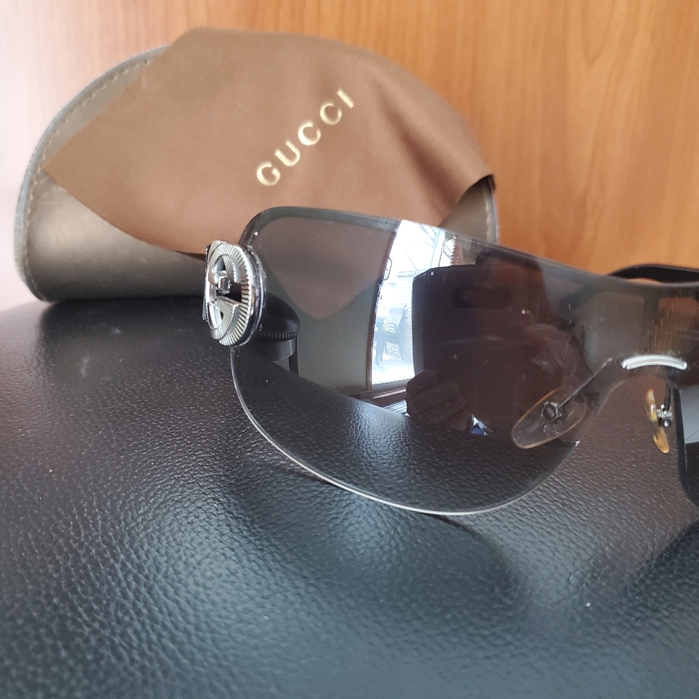 Authentic Gucci - Picture 2 of 5
